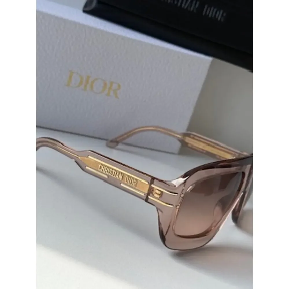 NEW Dior Signature M1U Mask Sunglasses in Pink Transparent - Picture 5 of 8
